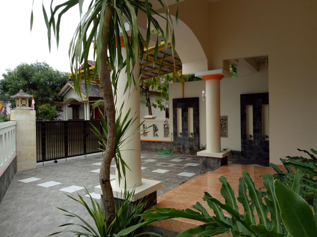 Nariska Suite Homestay Джок'якарта Екстер'єр фото